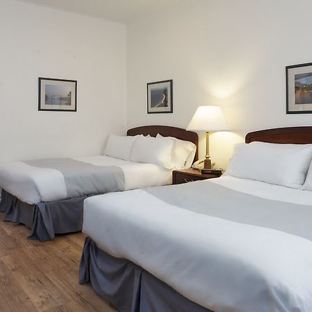 Picton Harbour Inn Екстер'єр фото