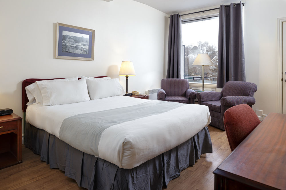 Picton Harbour Inn Екстер'єр фото