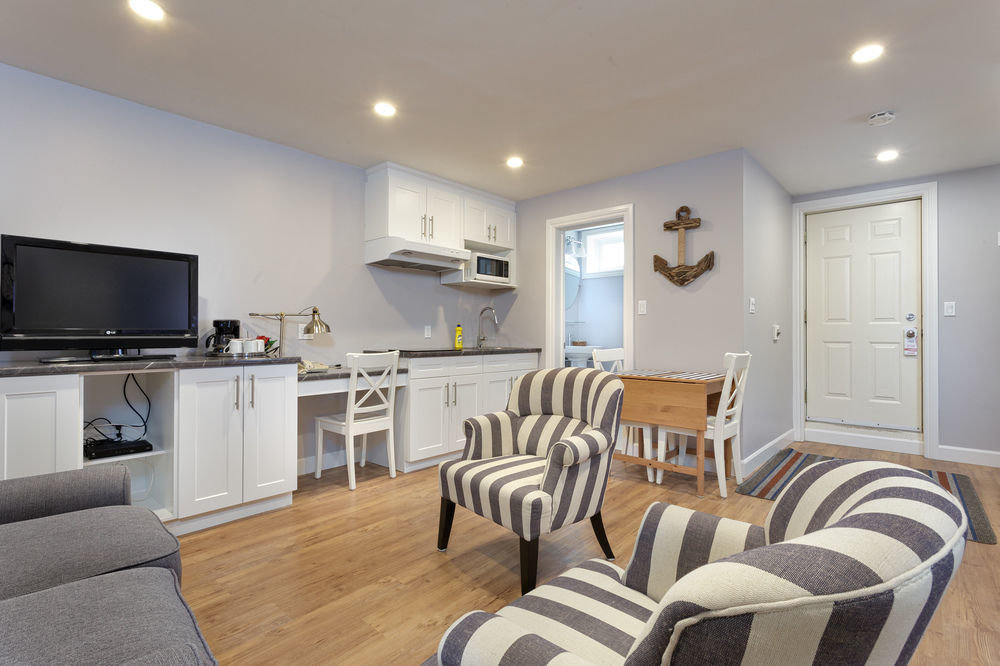 Picton Harbour Inn Екстер'єр фото