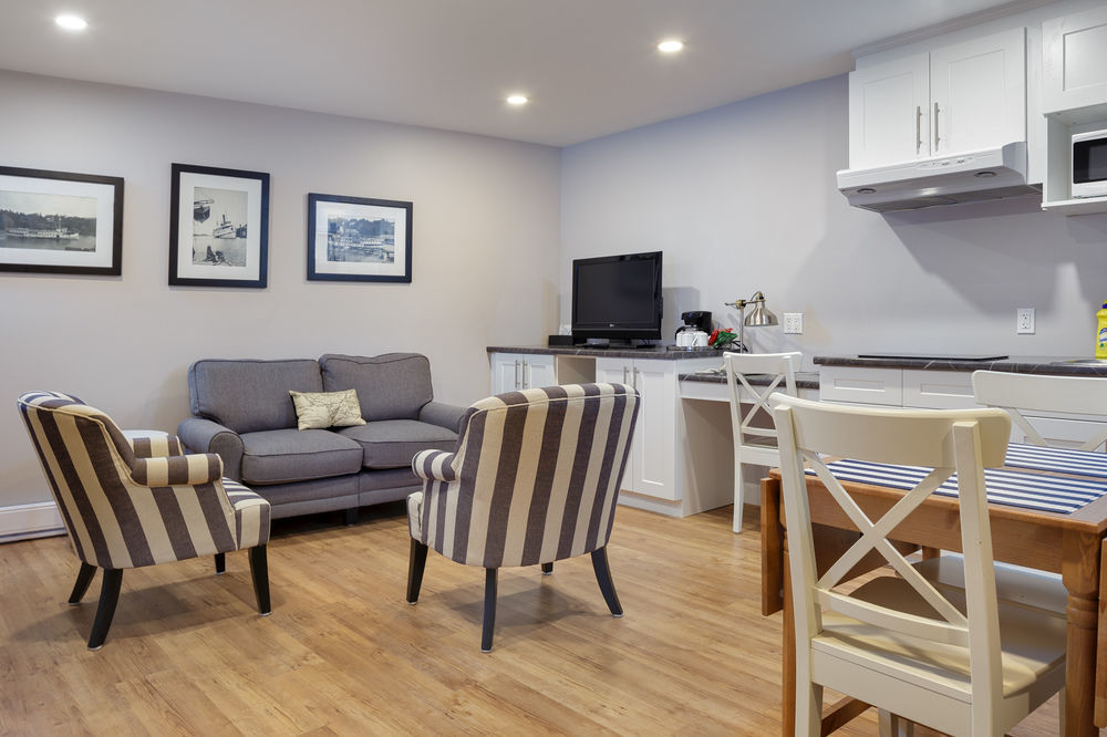 Picton Harbour Inn Екстер'єр фото